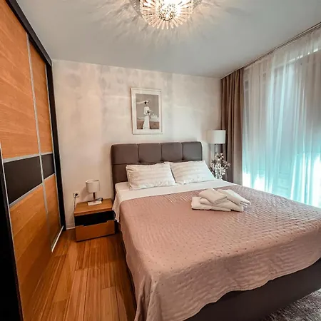 Apartment Opera 3 *