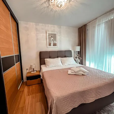 Apartament Opera 3 *
